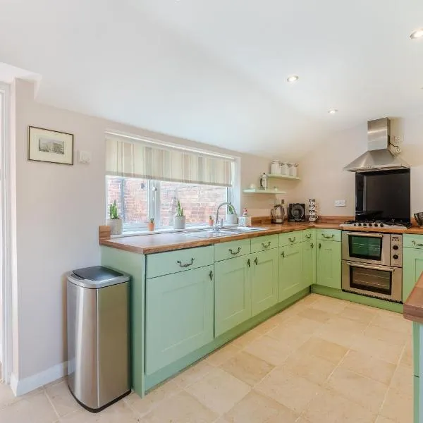 Charming 2 Bed Property，位于Upton的酒店