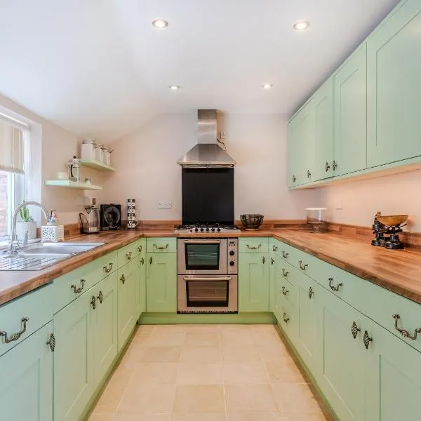 Charming 2 Bed Property，位于Upton的酒店