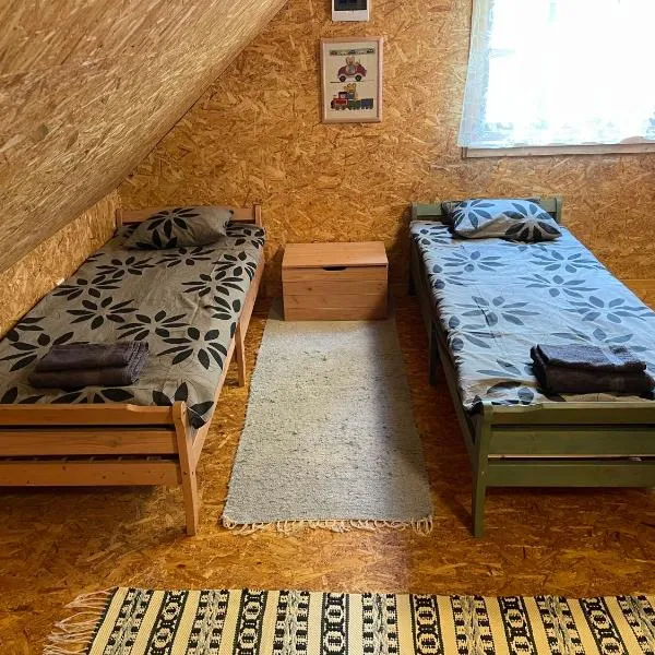 Calming farmstay in the middle of Pärnus nature，位于Leina的酒店