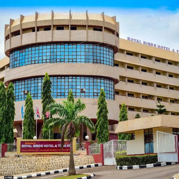Royalbirds Hotel & Towers，位于阿库雷的酒店