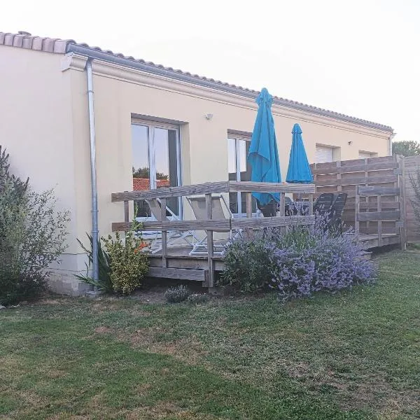 Meublé de tourisme classé 3 étoiles Le Ptit Coin de Soleil - Saint Ciers d'Abzac，位于Saint-Ciers-dʼAbzac的酒店