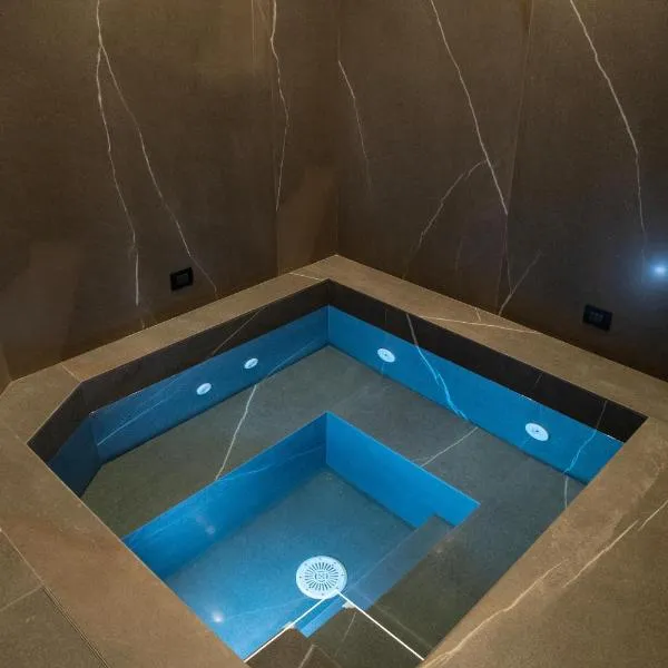 VS LUXURY SUITE with SPA，位于巴里的酒店