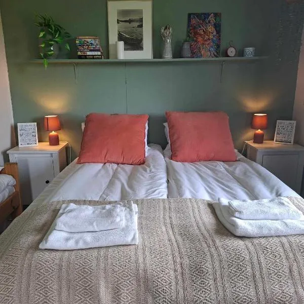 Farmroom with Sauna and Aurora，位于纳尔维克的酒店
