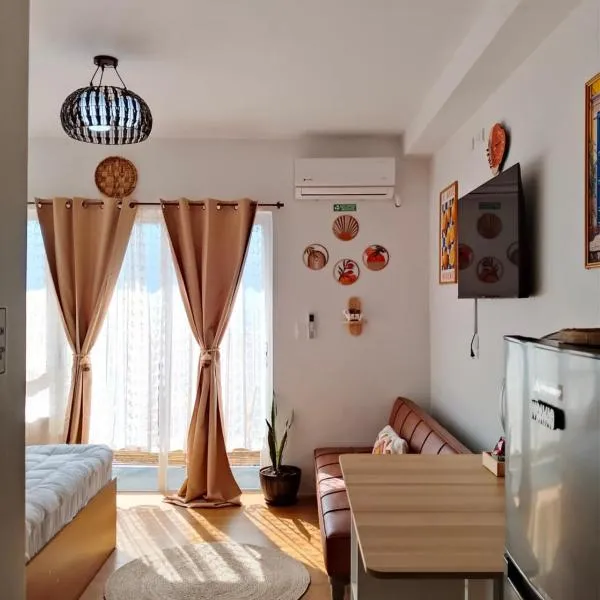 Urban Boho Oasis1 Studio With Balcony，位于达沃市的酒店