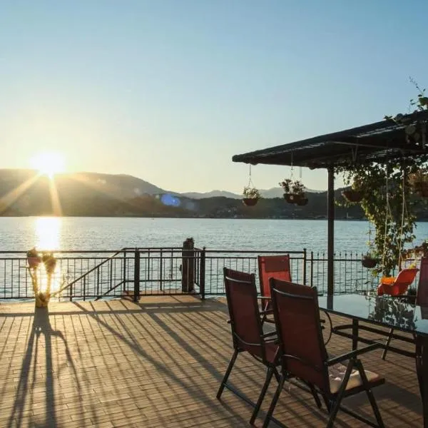 Lake Villa Celebici，位于Železnička Stanica Ostrožac的酒店