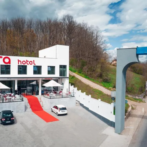 Ora Hotel，位于雷希察的酒店