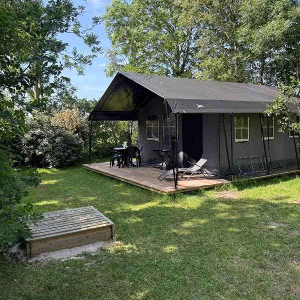 Prachtige 4 persoons glampingtent op rustige kleine camping，位于Anna Paulowna的酒店