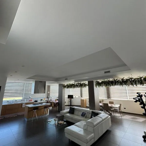 The Villa Pool & Relax，位于巴里的酒店