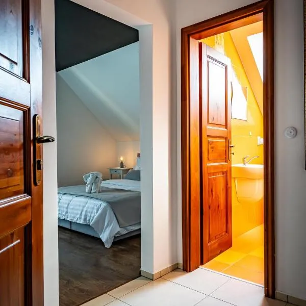 YST Family Center & Restaurant，位于Veľké Čaníkovce的酒店