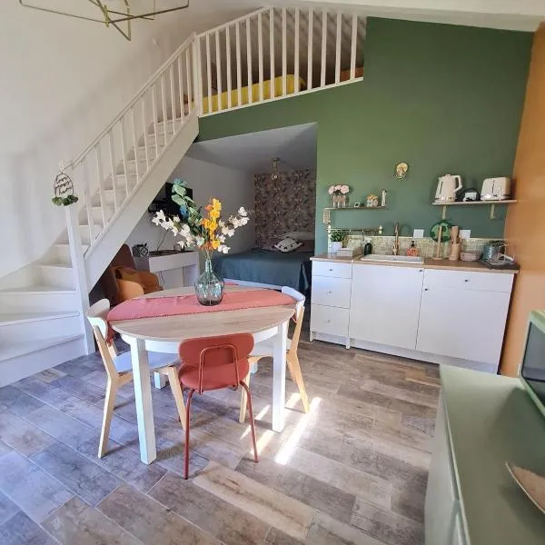 Dépendance entre CAEN et la mer，位于Lasson的酒店