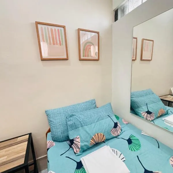 Cozy Solo Unit with Aircon , Wifi, Free Parking at Sonia's Island Stay，位于维拉克的酒店