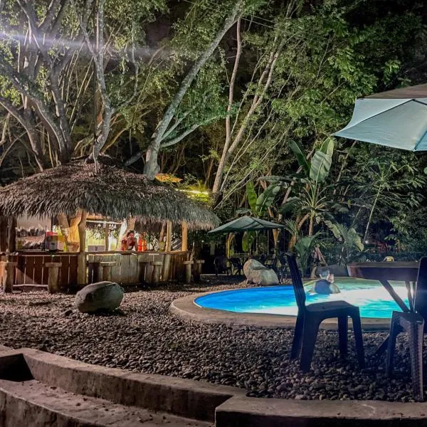 Camping CONTACTO EXTREMO,位于Utica的酒店