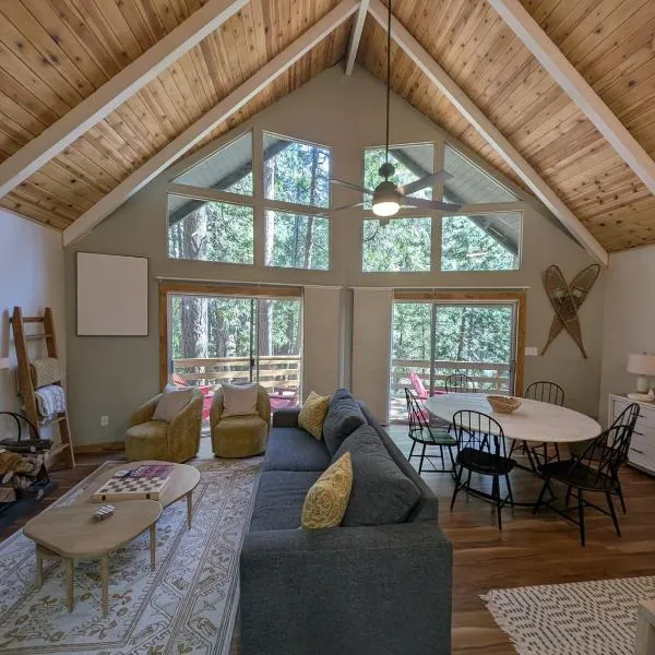 Mountain Haven Near Kirkwood Resort!，位于Pioneer的酒店