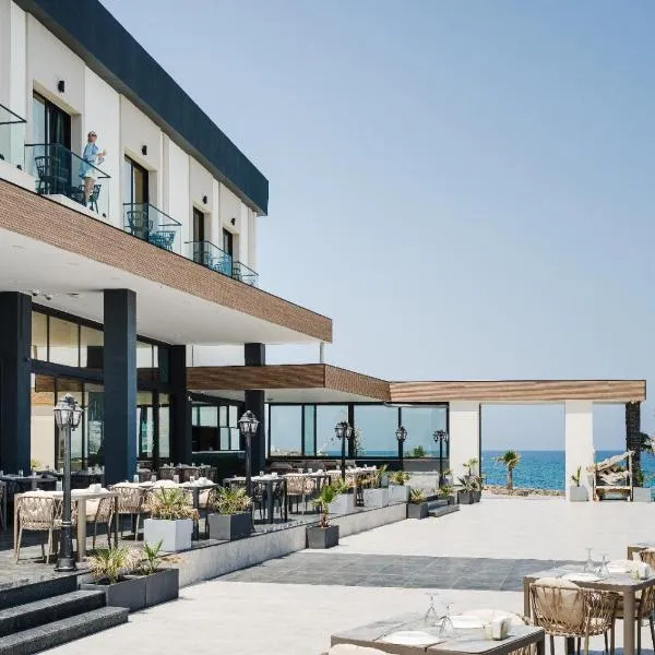 Shayna Beach Club，位于凯里尼亚的酒店