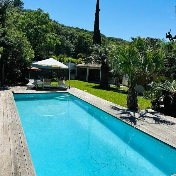Les Lodges de l'Etang，位于罗克布伦河畔阿尔让的酒店
