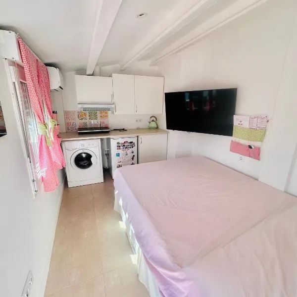 Habitación con baño y cocina，位于Caudiel的酒店