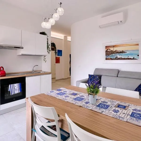 Bilocale Italia con vista mare，位于瓦拉泽的酒店