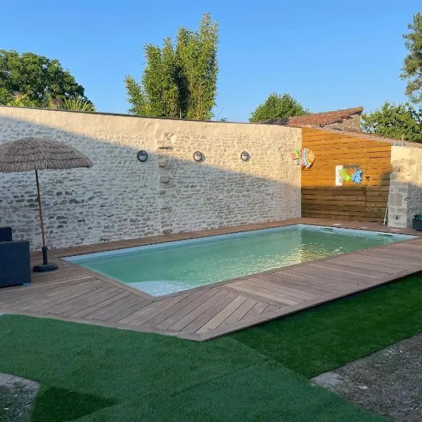 Maison confortable à Jard-sur-Mer avec grand jardin clôturé，位于滨海雅尔的酒店