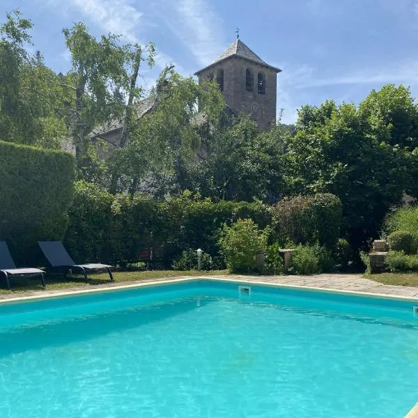 Logis Hôtel Restaurant L'Auberge du Chateau，位于姆勒莎图的酒店