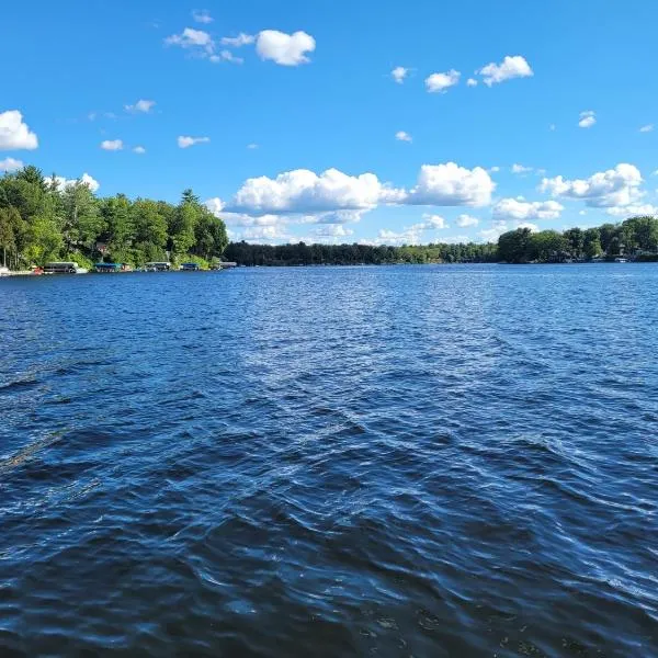 Castaways Cottage on Croton Pond #5，位于Newaygo的酒店