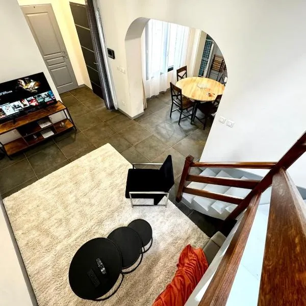 Le Grey - By BEST KEYS - Duplex Spacieux & Fonctionnel - Idéal Télétravail & Séjours Pros - Centre Ville - WiFi Fibre - Netflix - Nespresso - Check-in Autonome，位于桑斯的酒店