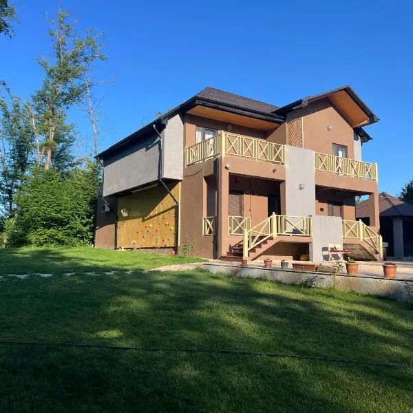 CHALET WOODS GUSAR，位于库萨雷的酒店