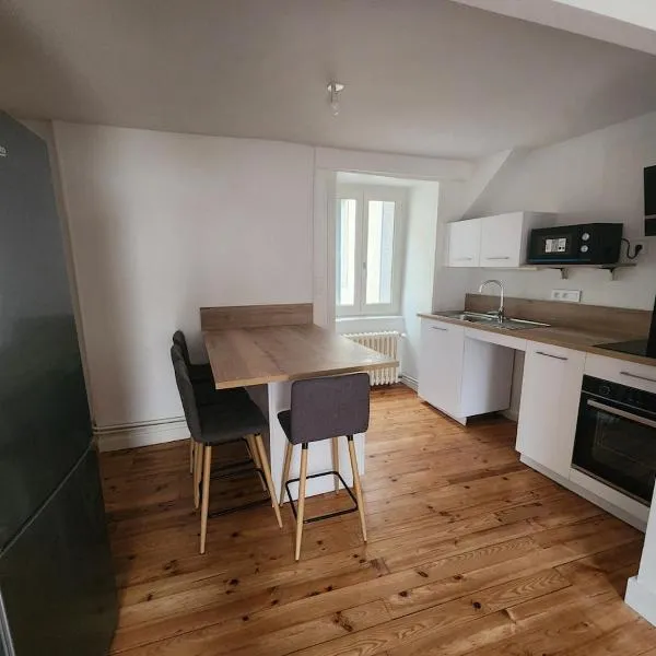 Joli appartement T3，位于Allassac的酒店