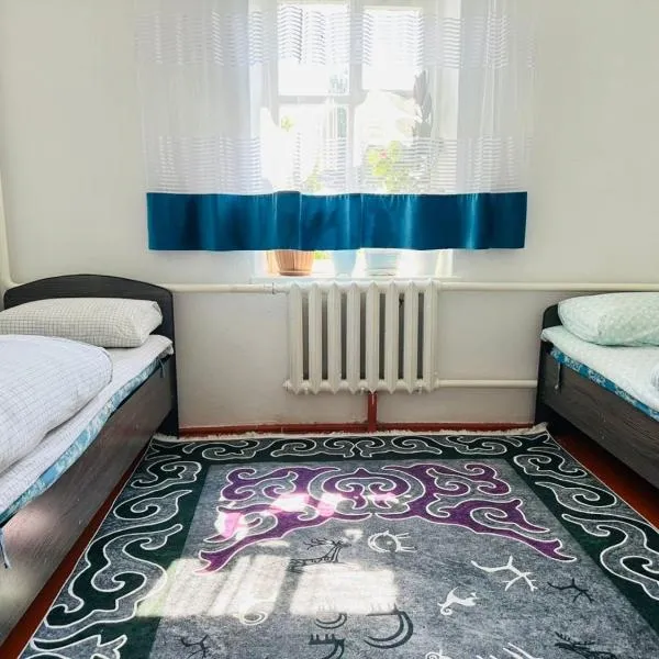 Ainazik guest house，位于Toktogul的酒店