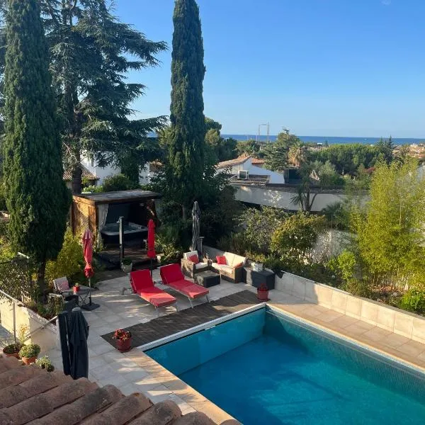 La Villa des Cèdres & SPA "réservée aux couples"，位于阿格德角的酒店