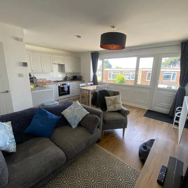 Beau - Brambles Chine, Colwell Bay - 5 star WiFi - Short walk to The Hut and beach - 1 night stays available - Ferry offers，位于淡水的酒店