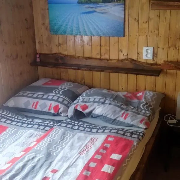 Pronájem dřevěného mobilheimu Štít，位于齐德利纳河畔赫卢梅茨的酒店