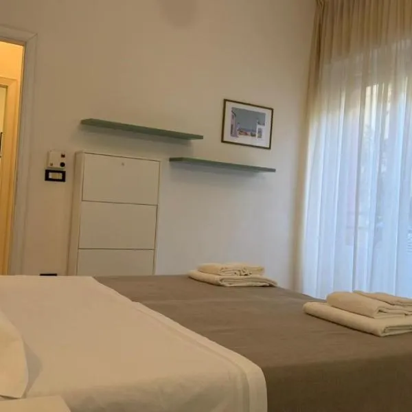 Hotel Ambassador Room Only - Self Check-in，位于卡托利卡的酒店