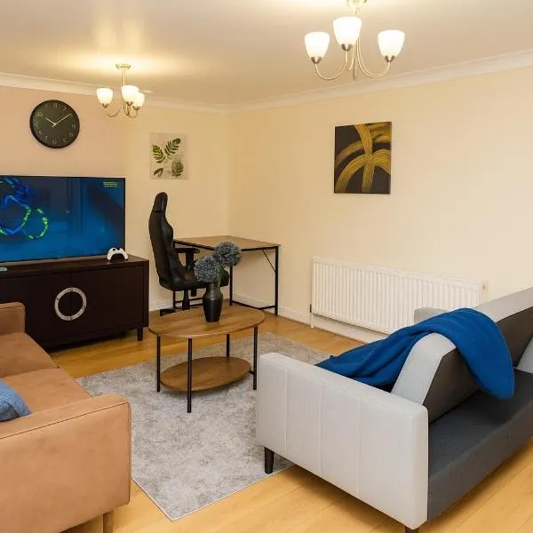 Elegant 3-Bedroom, Free parking, Garden, Pet Friendly, superfast Wi-Fi!，位于锡廷伯恩的酒店