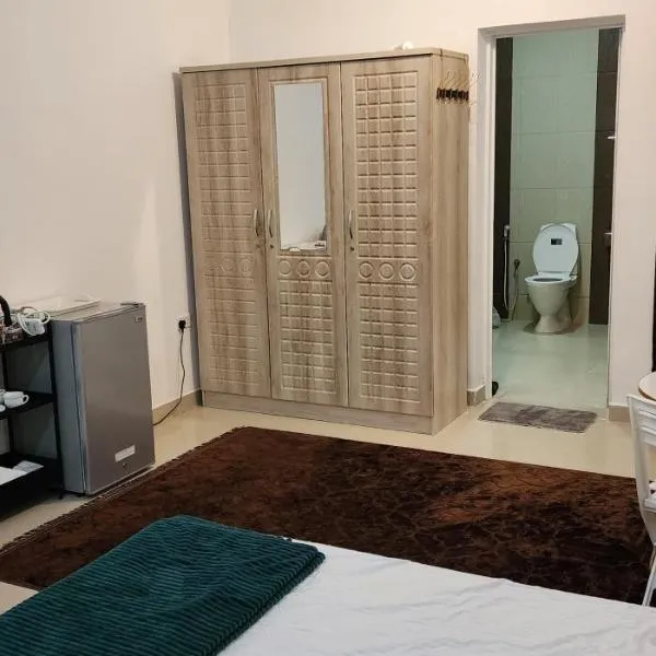 Muscat Airport Guesthouse All Private Ensuite Rooms，位于马斯喀特的酒店