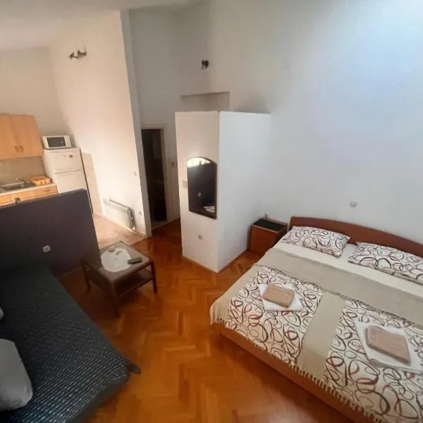 Studio apartment Đana，位于图彻皮的酒店