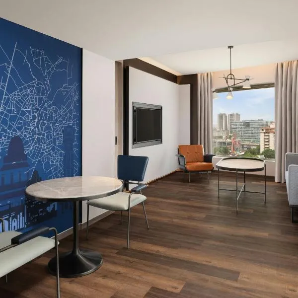 Le Meridien Ahmedabad，位于艾哈迈达巴德的酒店