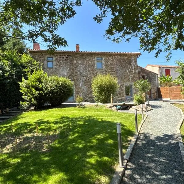 Le Logis du Petit Lay，位于莱塞比耶的酒店
