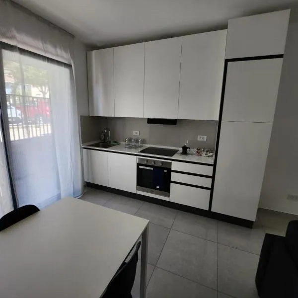 MICKEY'S Holiday Apartment，位于圣贝内代托-德尔特龙托的酒店