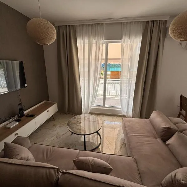 Capital Apartments - Premium luxury by the lake，位于普卢日内的酒店