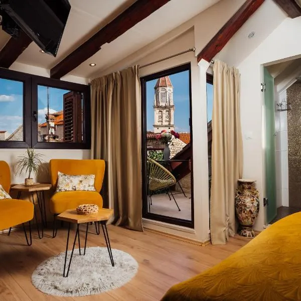 Old town Villa TROGIR STARS with free parking，位于特罗吉尔的酒店