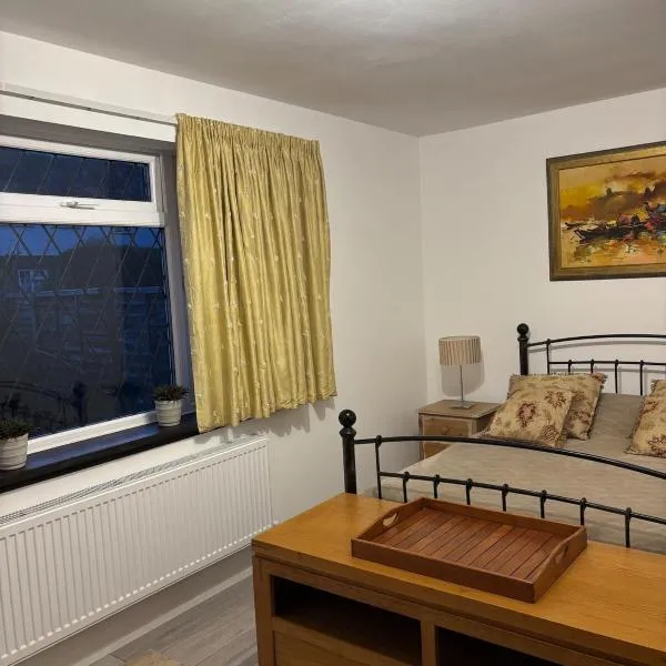 Studio apt with private parking，位于泰丁敦的酒店