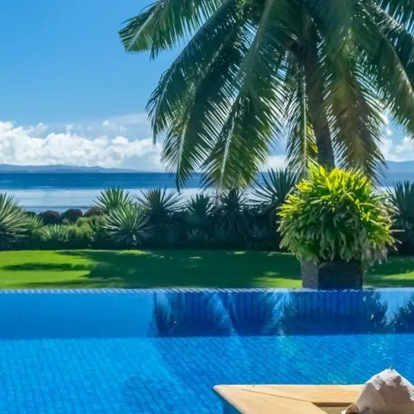 Aroha Taveuni Beachfront Bures，位于Waiyevo的酒店