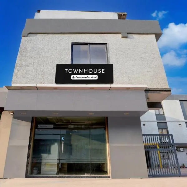 Super Townhouse Adityapuram Gwalior，位于瓜廖尔的酒店