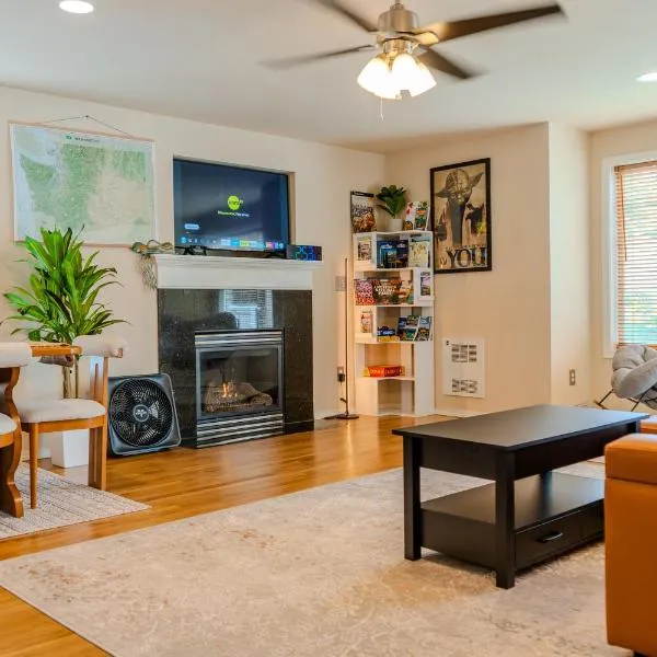 Modern Luxury Home, Green Lake, Seattle,位于西雅图的酒店