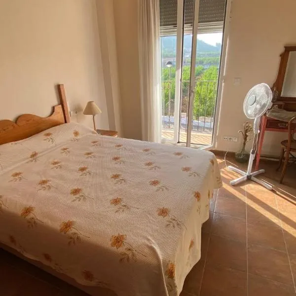 Mandarina Room with incredible view，位于阿尔齐拉的酒店