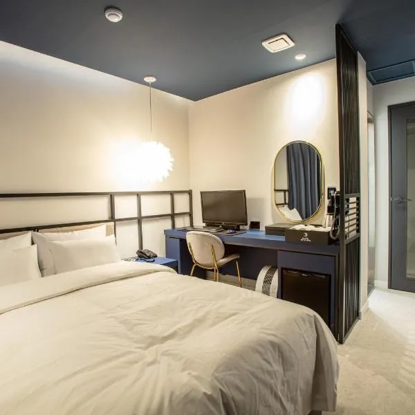On the Moon Hotel，位于原州市的酒店