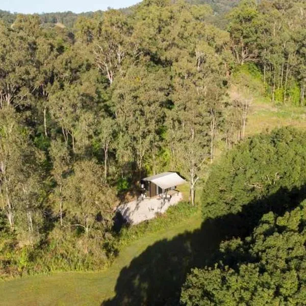 Hill Creek Tiny House 2 by Tiny Away，位于Perwillowen的酒店