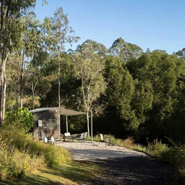 Hill Creek Tiny House 2 by Tiny Away，位于Perwillowen的酒店