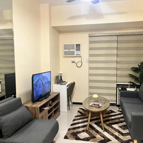 Cozy, aesthetic Pet friendly 1br Condo with balcony in Pasay with Manila Bay View Near MOA & Okada WFH ready Free Pool Acces Gym and Sauna，位于马尼拉的酒店