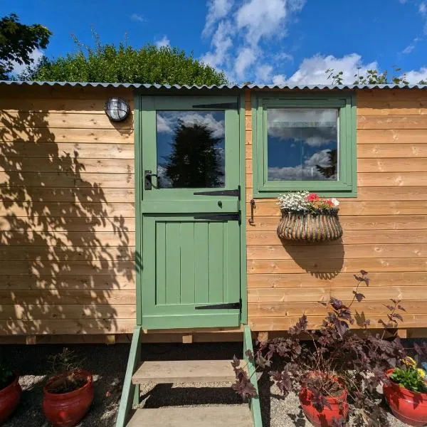 Myndy The Shepherd's Hut，位于彻奇斯特雷顿的酒店